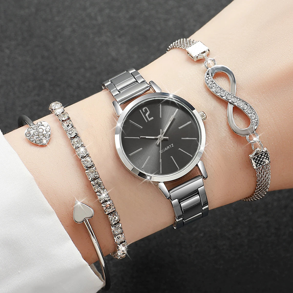 4PCS Fashion Women Watches Diamond Bracelets (Without Box)
